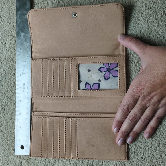 Pink Guess Wallet - Picture 2 of 5